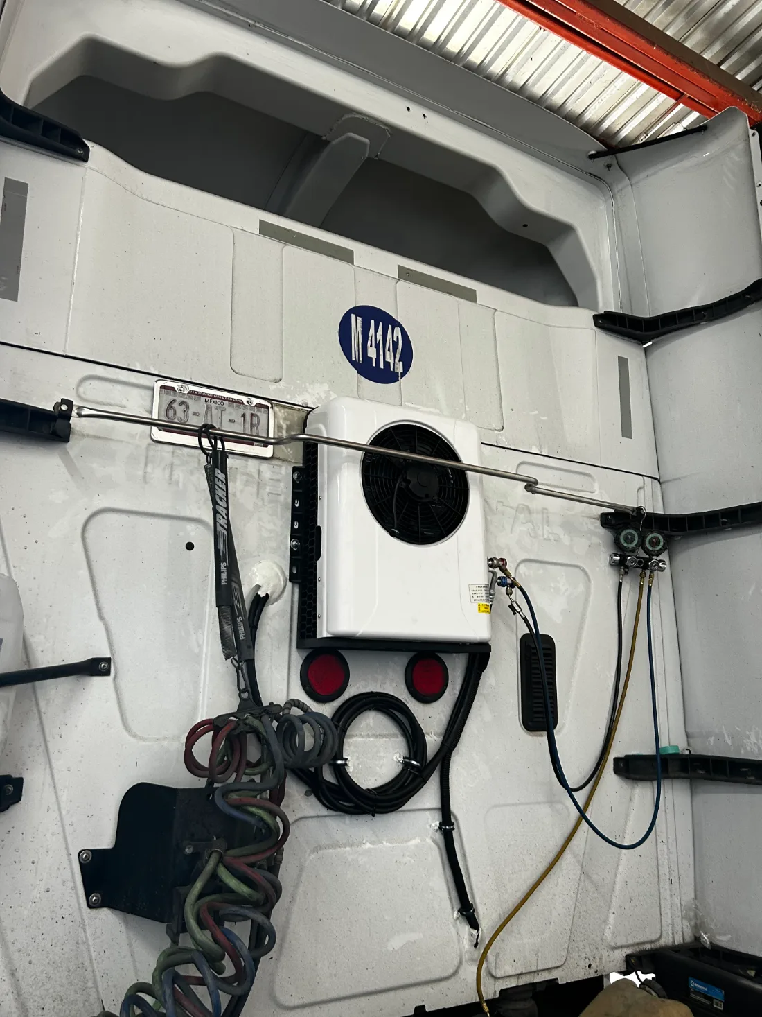 Unidad eléctrica de aire acondicionado instalada