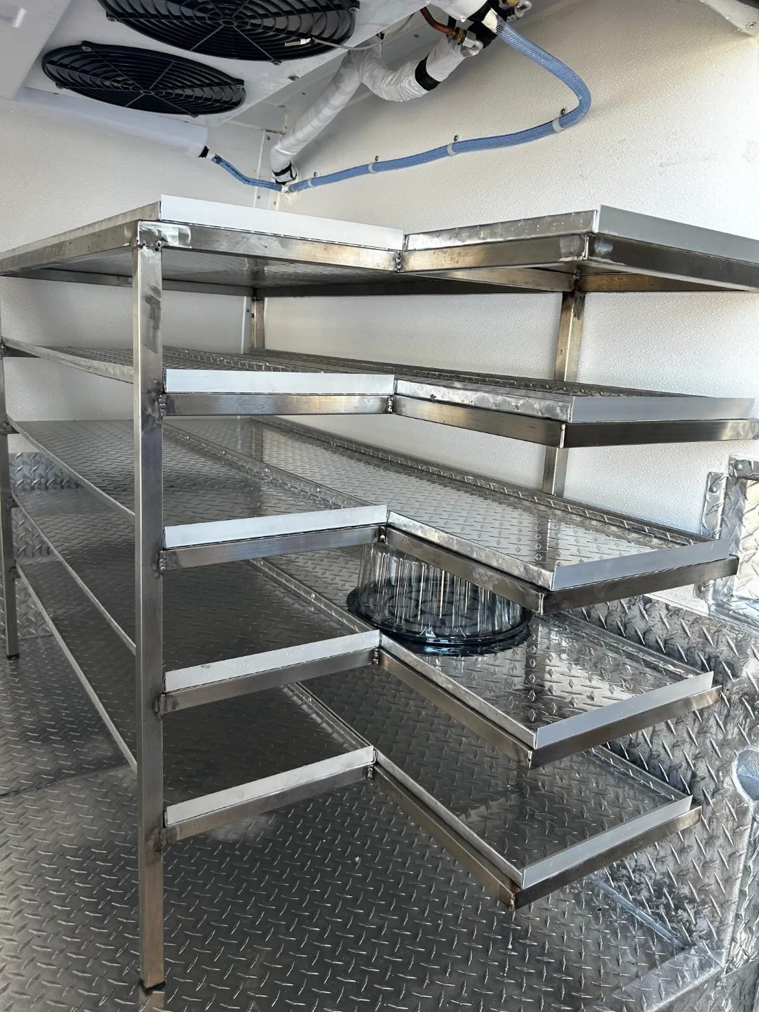 Anaqueles de acero inoxidable. Instalaciones de refrigeración