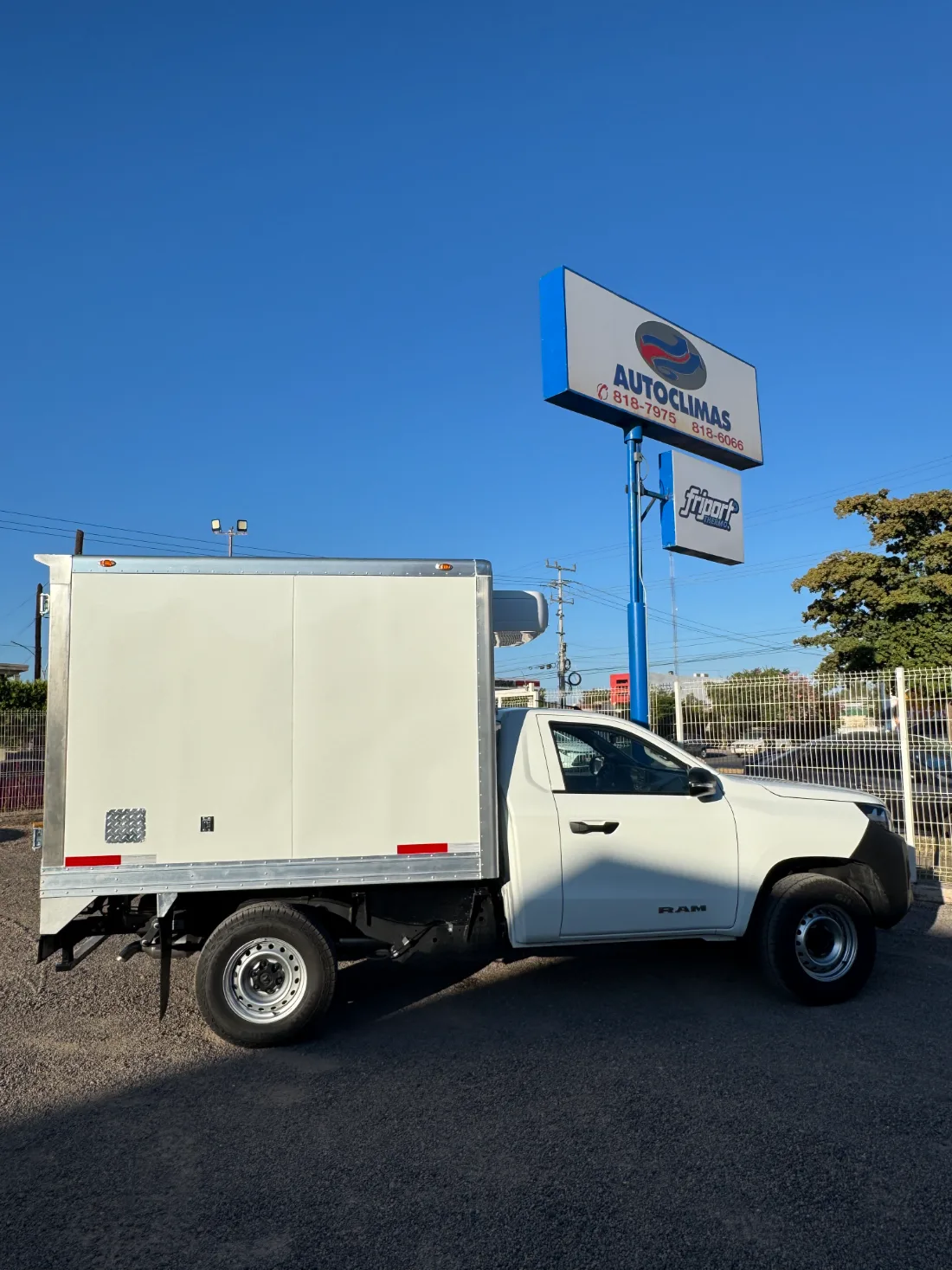 Caja lista para entrega. Instalaciones de refrigeración